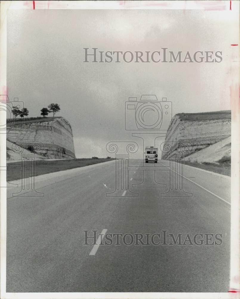 1975 Press Photo Motorhome drives through Hill Country of Texas on I-10.