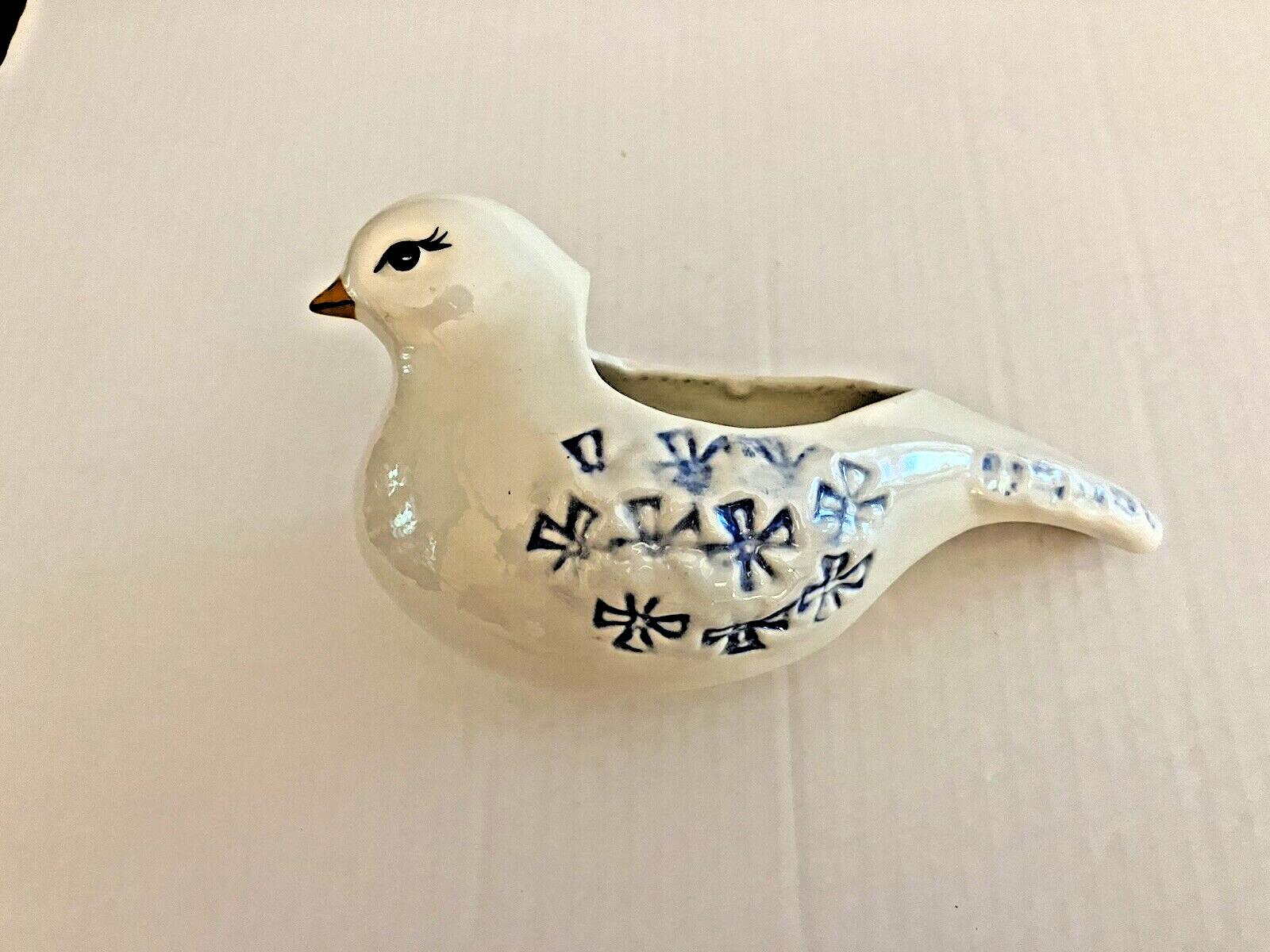 Dove Planter/Vase Vintage White with Cross Decorations