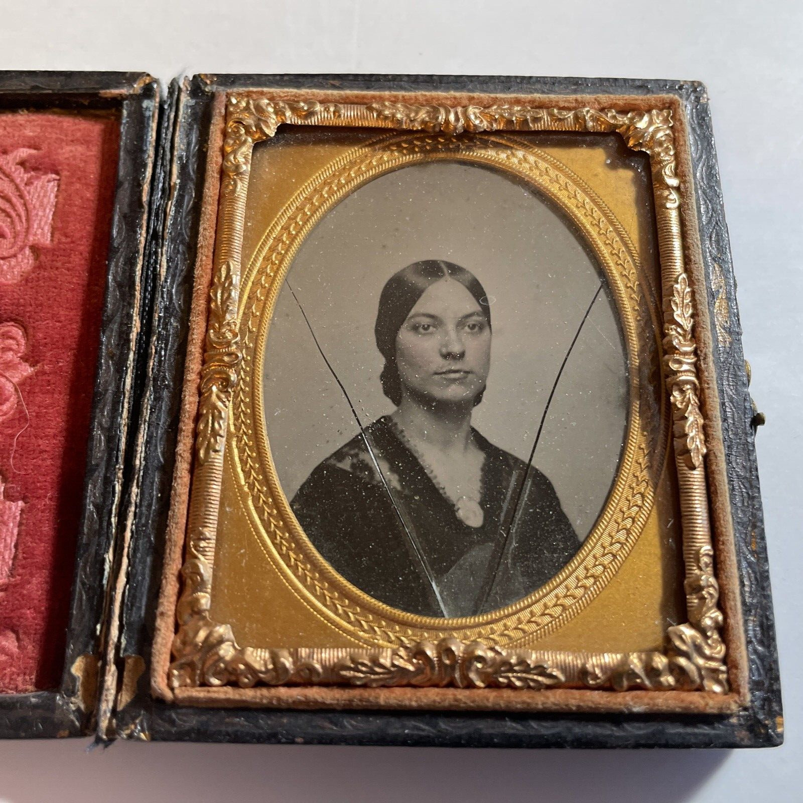 1/6th Plate Young Lady ID 1860 Ambrotype Photo in KASUTH Case Pearl *As-Is*