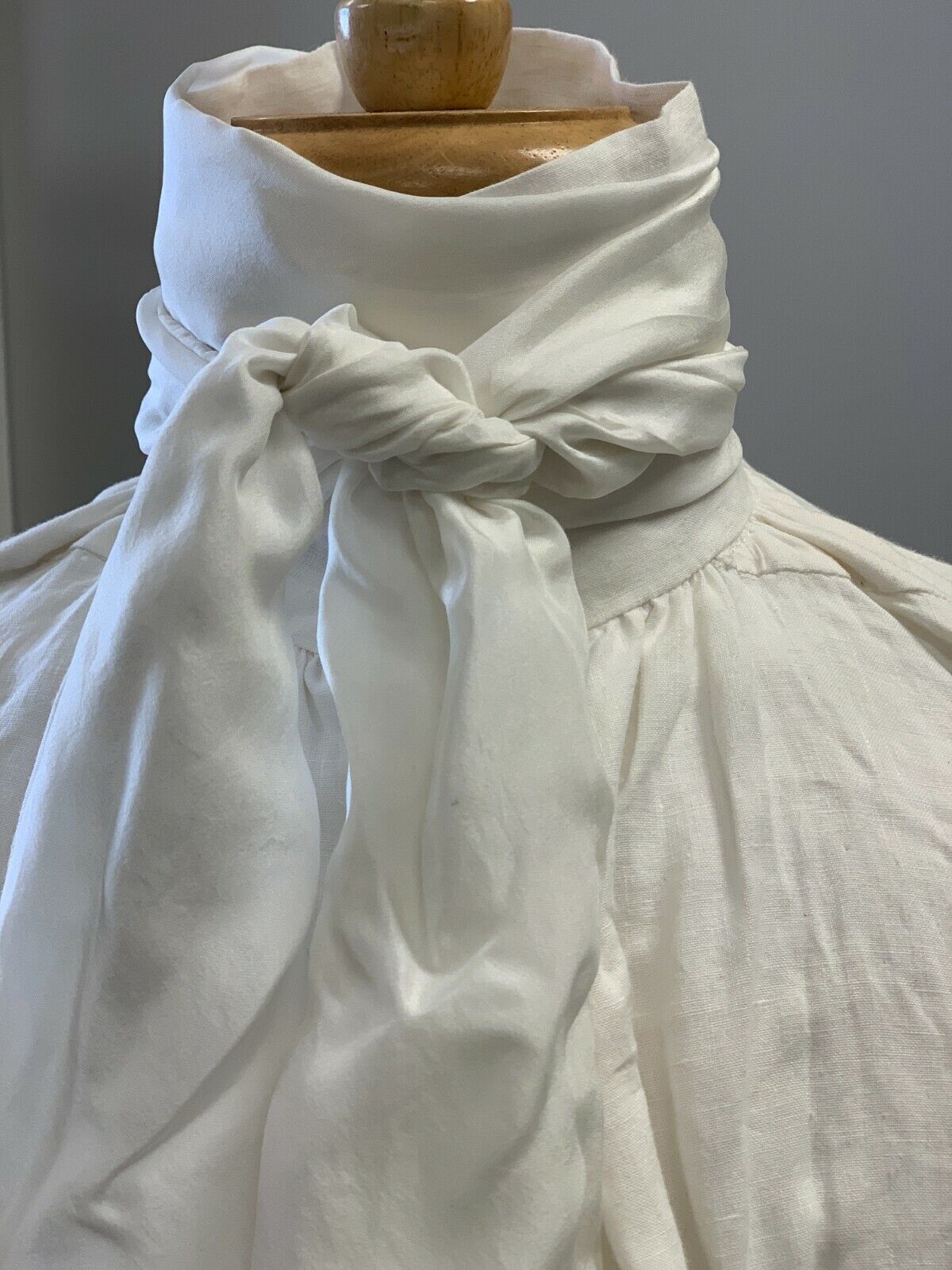 18th Century, Rev War Man\'s White 100% Silk Neckerchief Cravat - 14\
