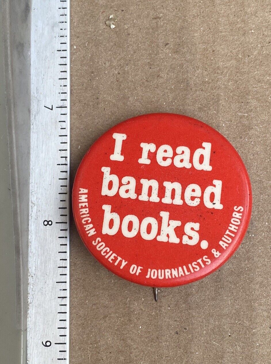 Vintage I Read Banned Books Protest Cause Pin Back Button Feminism Lgbtq Love