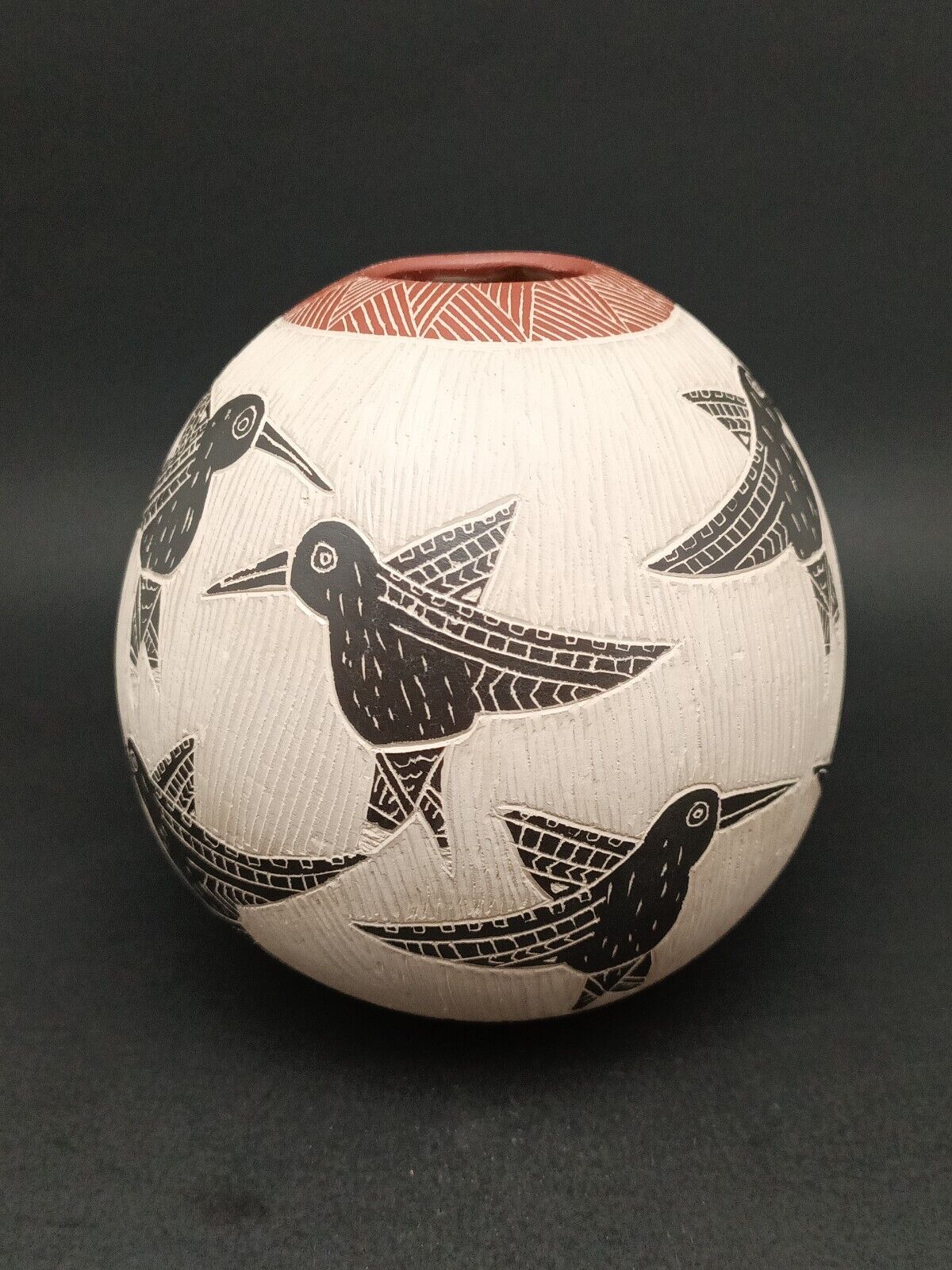Mata Ortiz handmade, handpainted and etched  pot by Vanessa Bugarini.