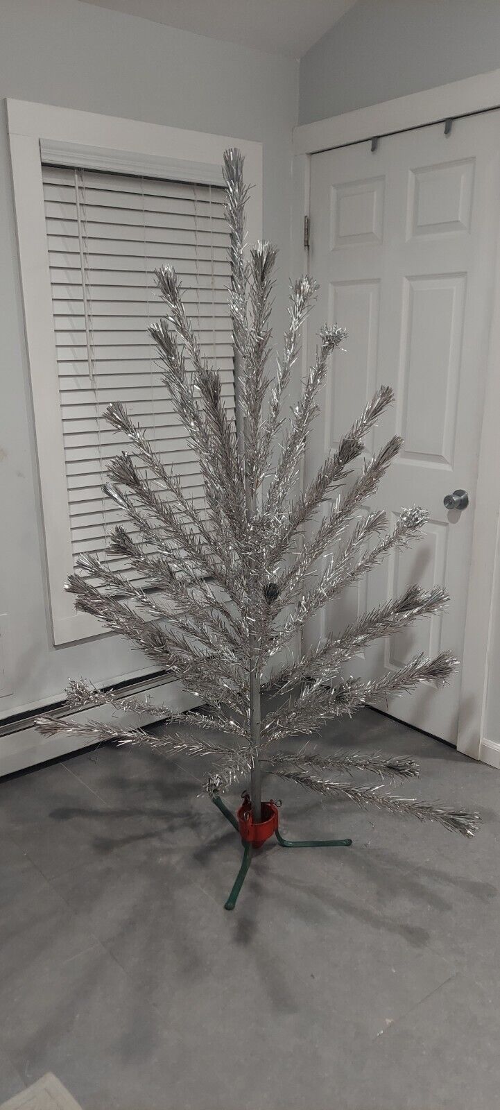 vintage Silver Pine 6 ft christmas aluminum tree 46 branches MCM 1959