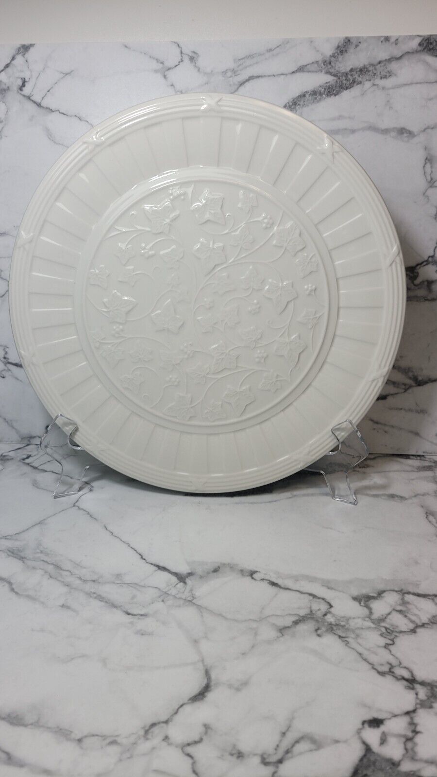 Wedgwood Classic Garden 1996 White Fine Earthenware Serving or Cake Plate 11\'\'
