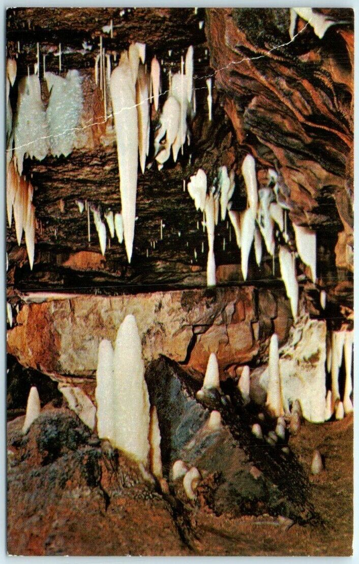 Postcard - Devil\'s Tea Table - Ohio Caverns, Ohio