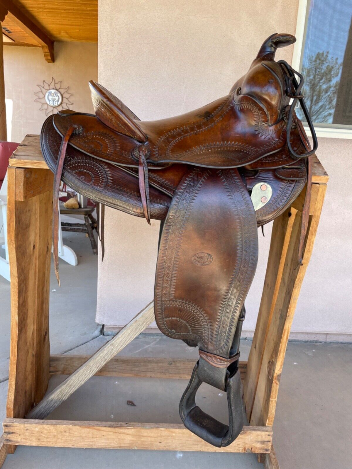 ANTIQUE R T FRAZIER SADDLE     check out the tooling