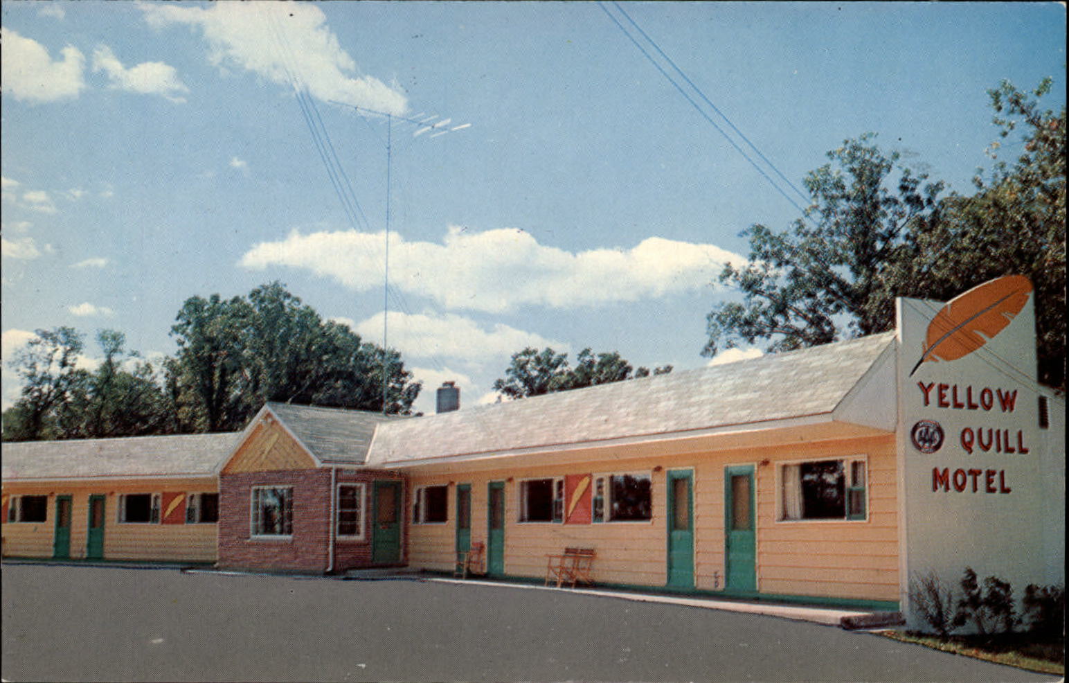 Portage la Prairie Manitoba Canada Yellow Quill Motel ~ unused postcard sku483