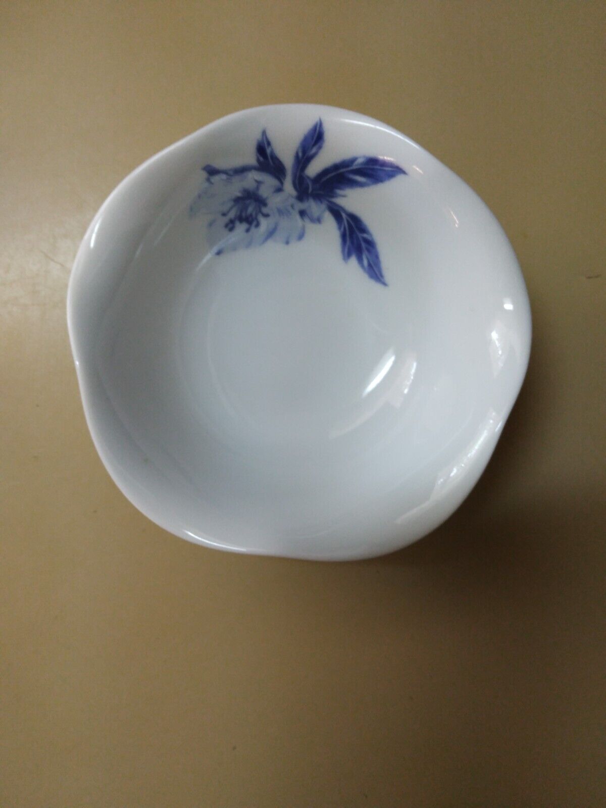 FUKAGAWA ARITA JAPAN SMALL BOWL WHITE BLUE FLOWER