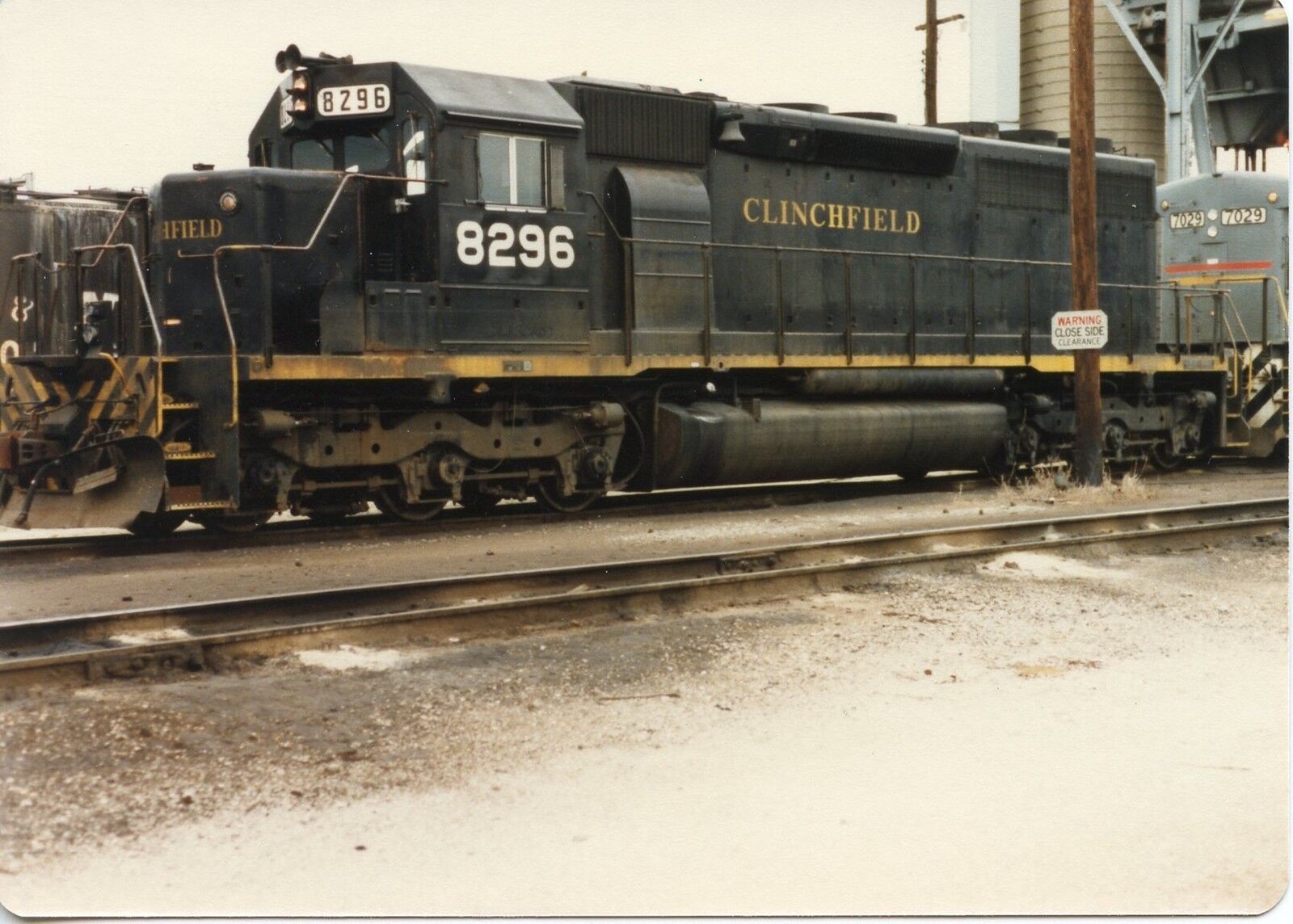 Y271 RP 1983 CLINCHFIELD RAILROAD ENGINE #8296