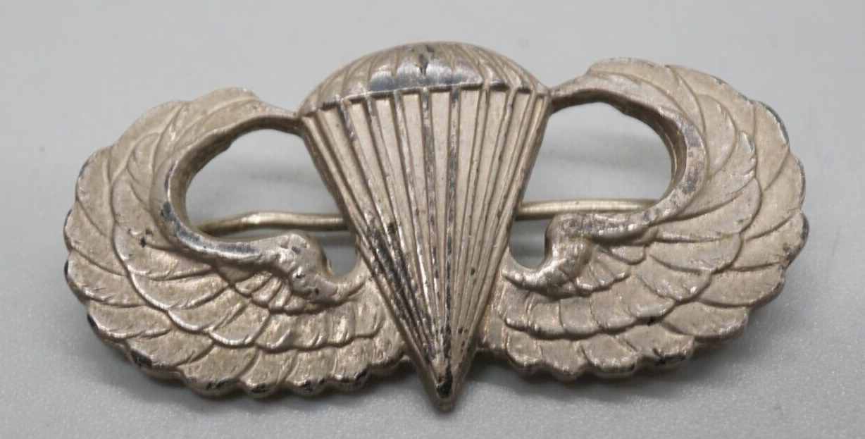 WWII Sterling Army 17th, 82nd or 101st Airborne Paratrooper Jump Wings Badge