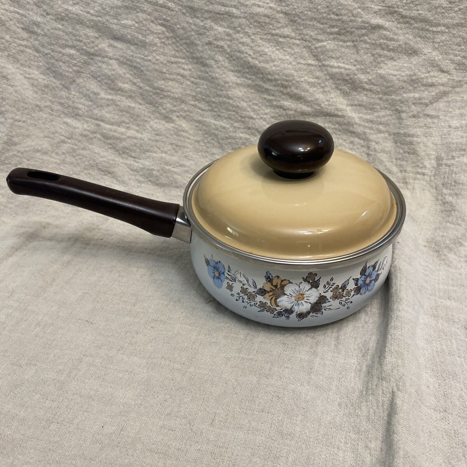 Vintage Floral Crowning 7” Pan With Lid Cookware Enamel Retro 1.5 Qt.