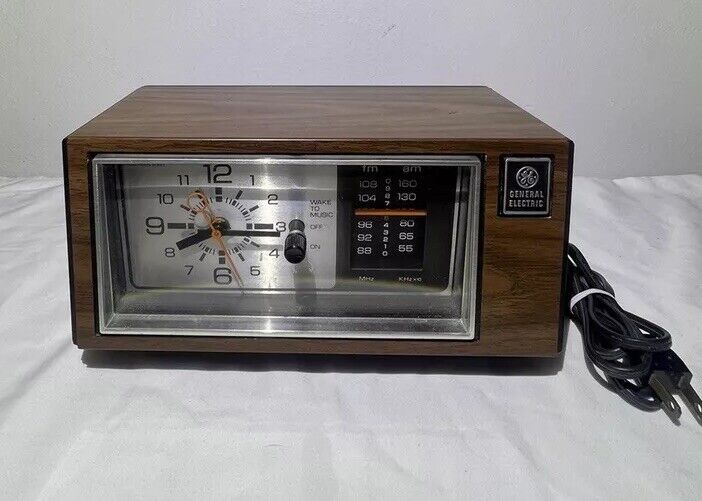 General Electric GE Alarm Clock AM/FM Radio - Vintage Wood Grain - Model 7-4550C
