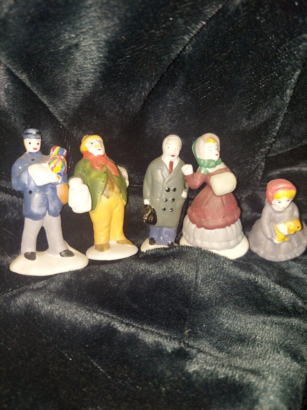 Lot Of 5 Lemax Christmas/holiday Village Collection Festive Scene Figurines