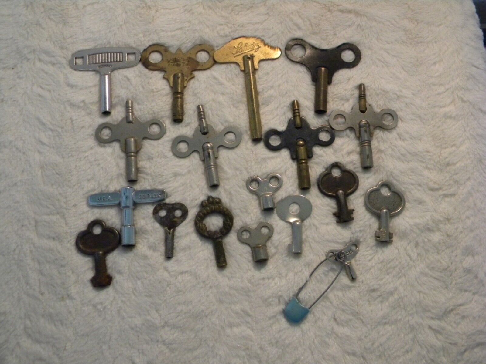 antique-vintage 18 wind up keys: Schatz/Waterbury/Schuco #1/Germany/Duplex