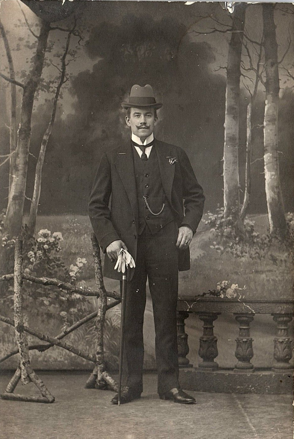 1912 SPANDAU BERLIN STUDIO PROP PHOTO ELEGANT MAN HAT GLOVES RPPC POSTCARD P1343