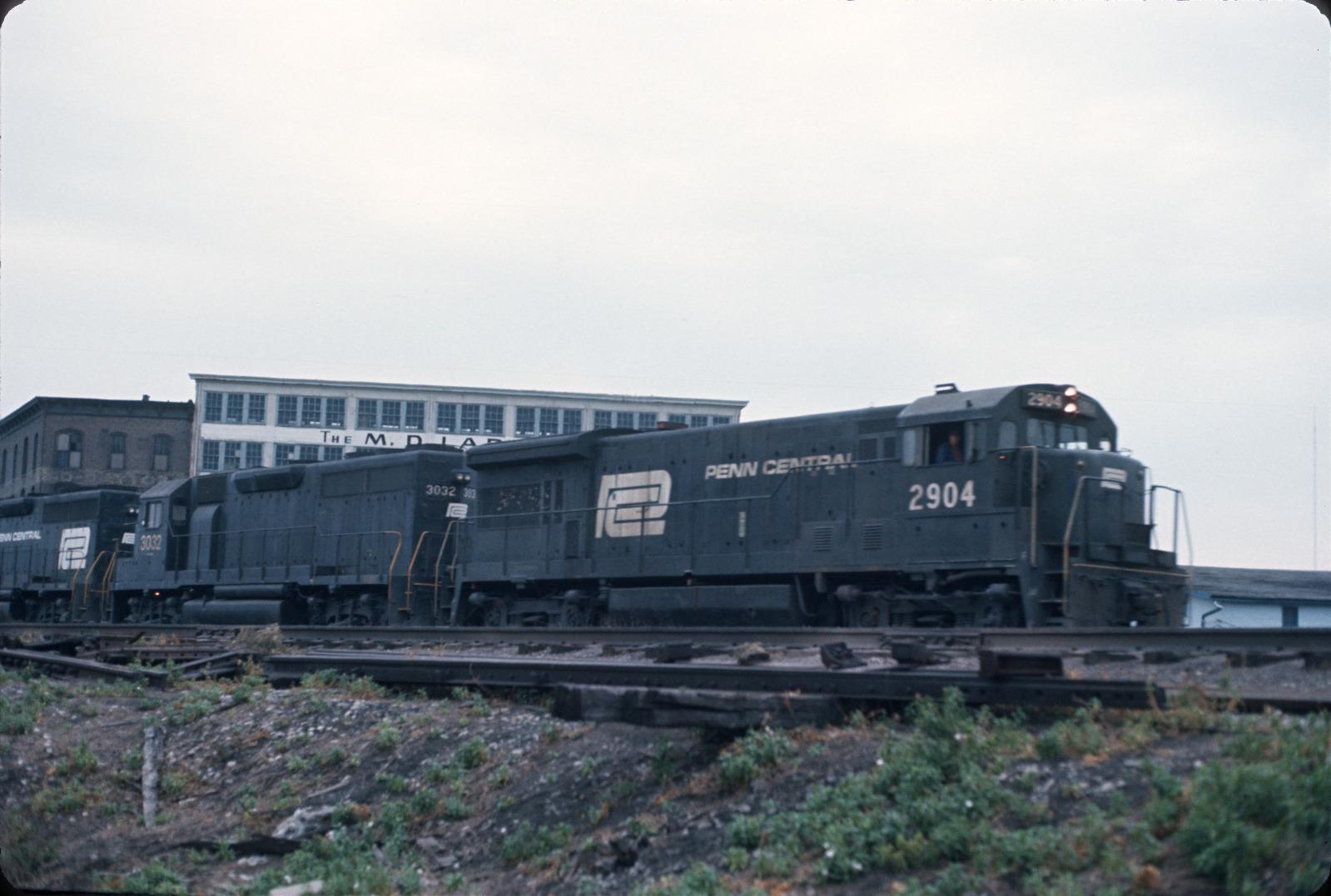 Penn Central U33B 2904 at Wayne Ave Jct Dayton Ohio Nov 1973