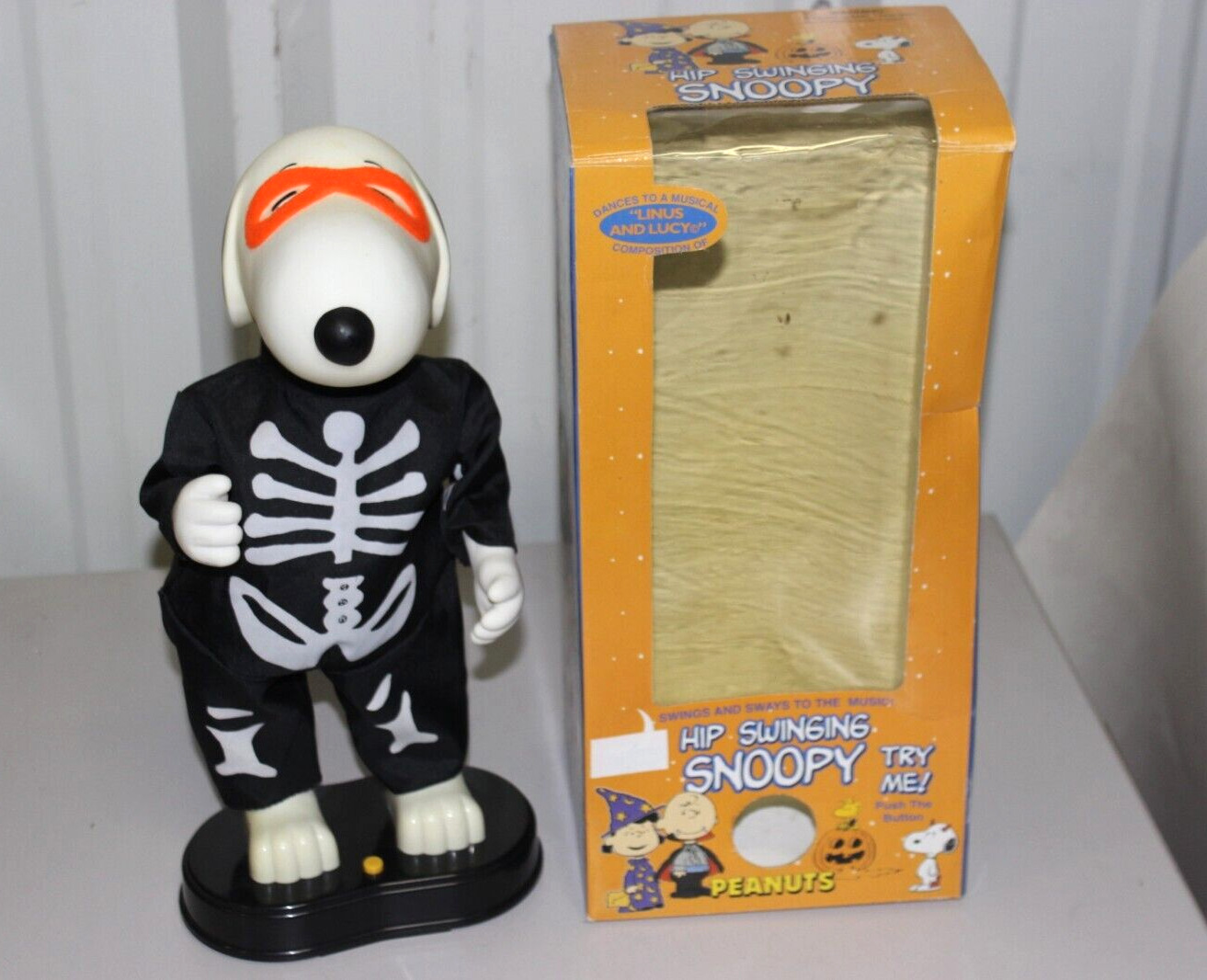 Vintage 1998 Peanuts Hip Swinging Snoopy Halloween Figure - In Box - Tested