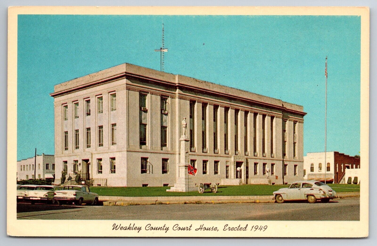Vintage Postcard TN Weakley County Court House Flag 50s Cars Street View -2676