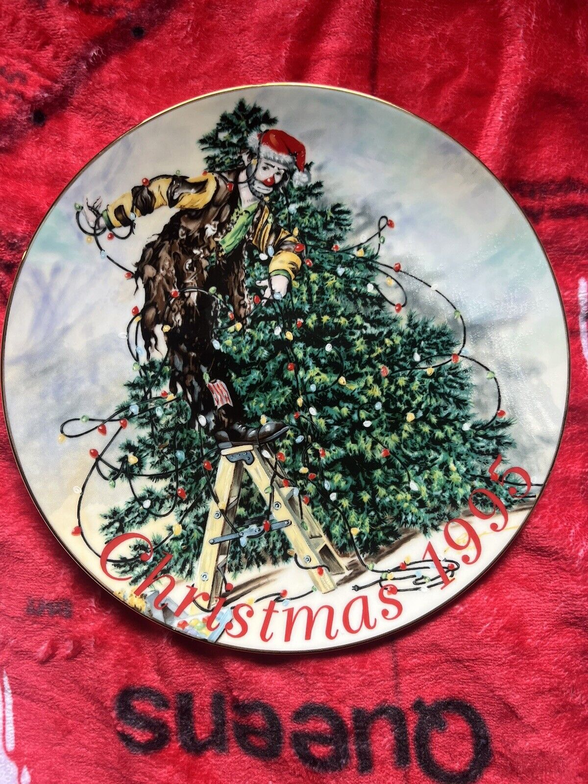 Emmett Kelly Jr All Wrapped Up in Christmas Plate 8.5