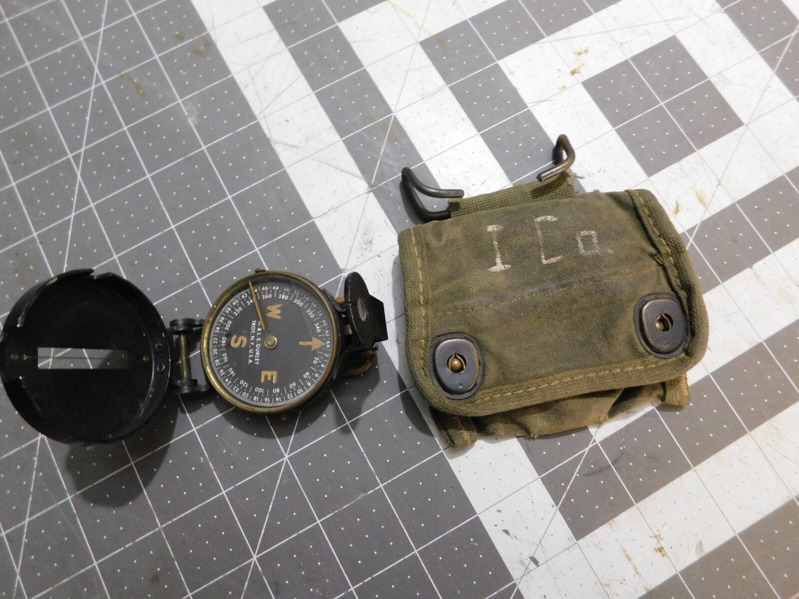 US WW2 black Lensatic Compass WW2 NCO W.&L.E. Gurley Troy N.Y with Pouch