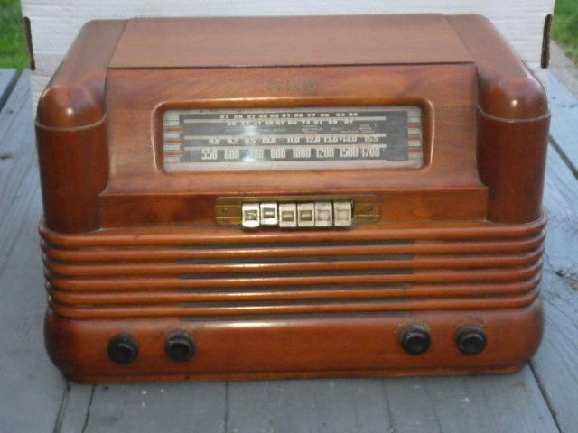 Vintage Antique 1942 PHILCO Model 42-350 Tube Radio TABLE Radio Wood WORKS
