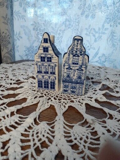 VTG Delft Blue 1984 D.A.I.C. Hand Painted Canal House Salt & Pepper Shakers 3.5\