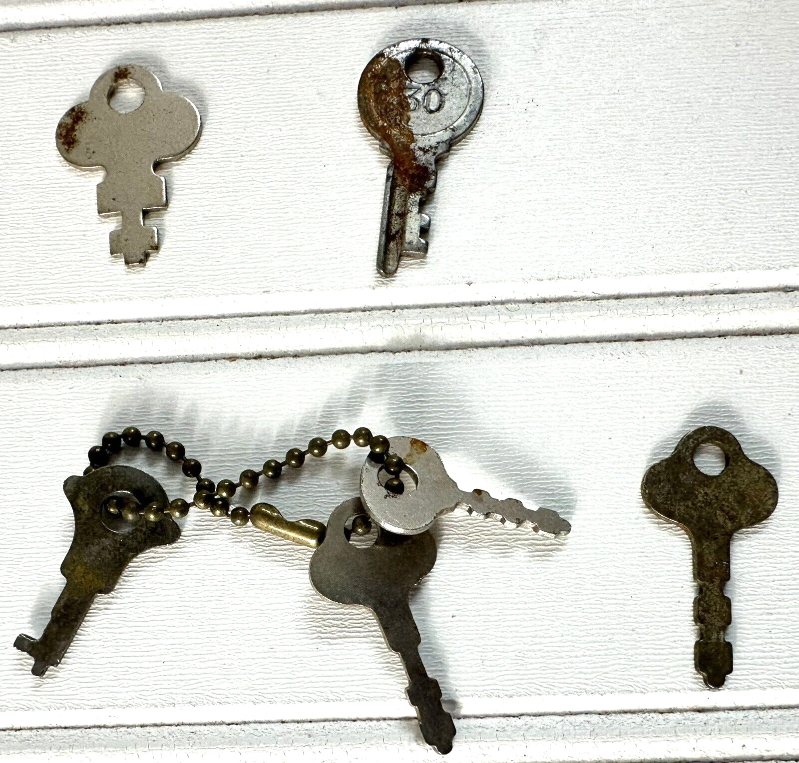 Lot of 6 Small Metal Keys Vtg