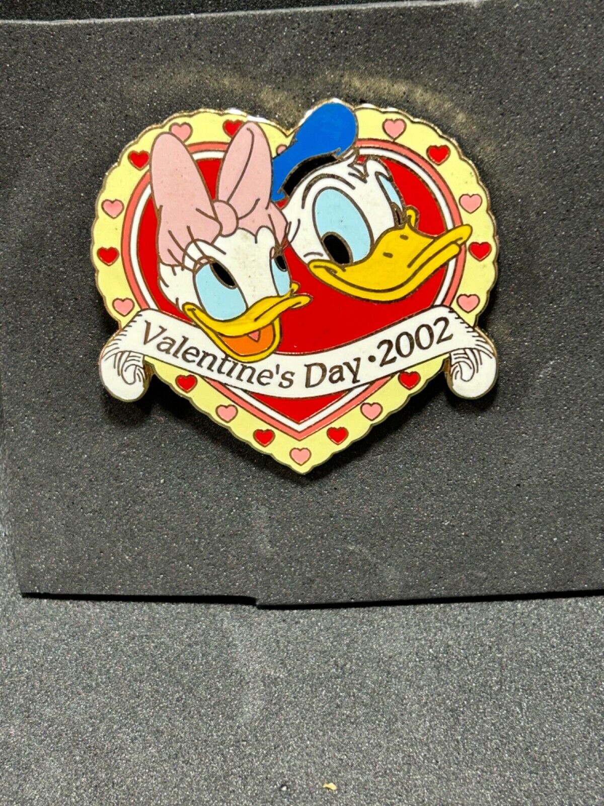 Disneyland Resort Valentines Day 2002 Donald & Daisy Pin- LE