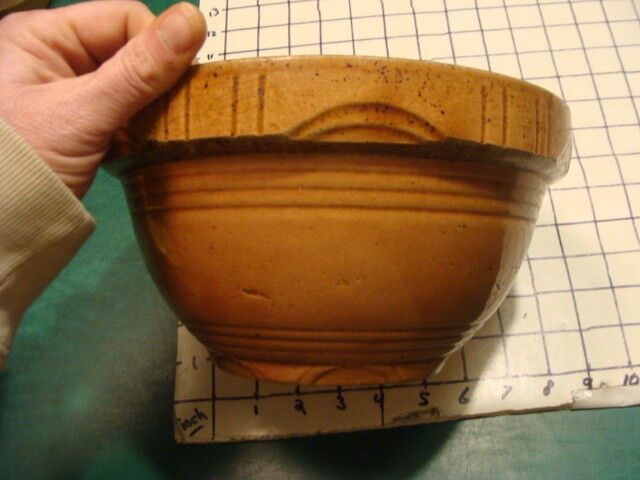 vintage Mixing Bowl -- very cool pottery, 9 1/2\