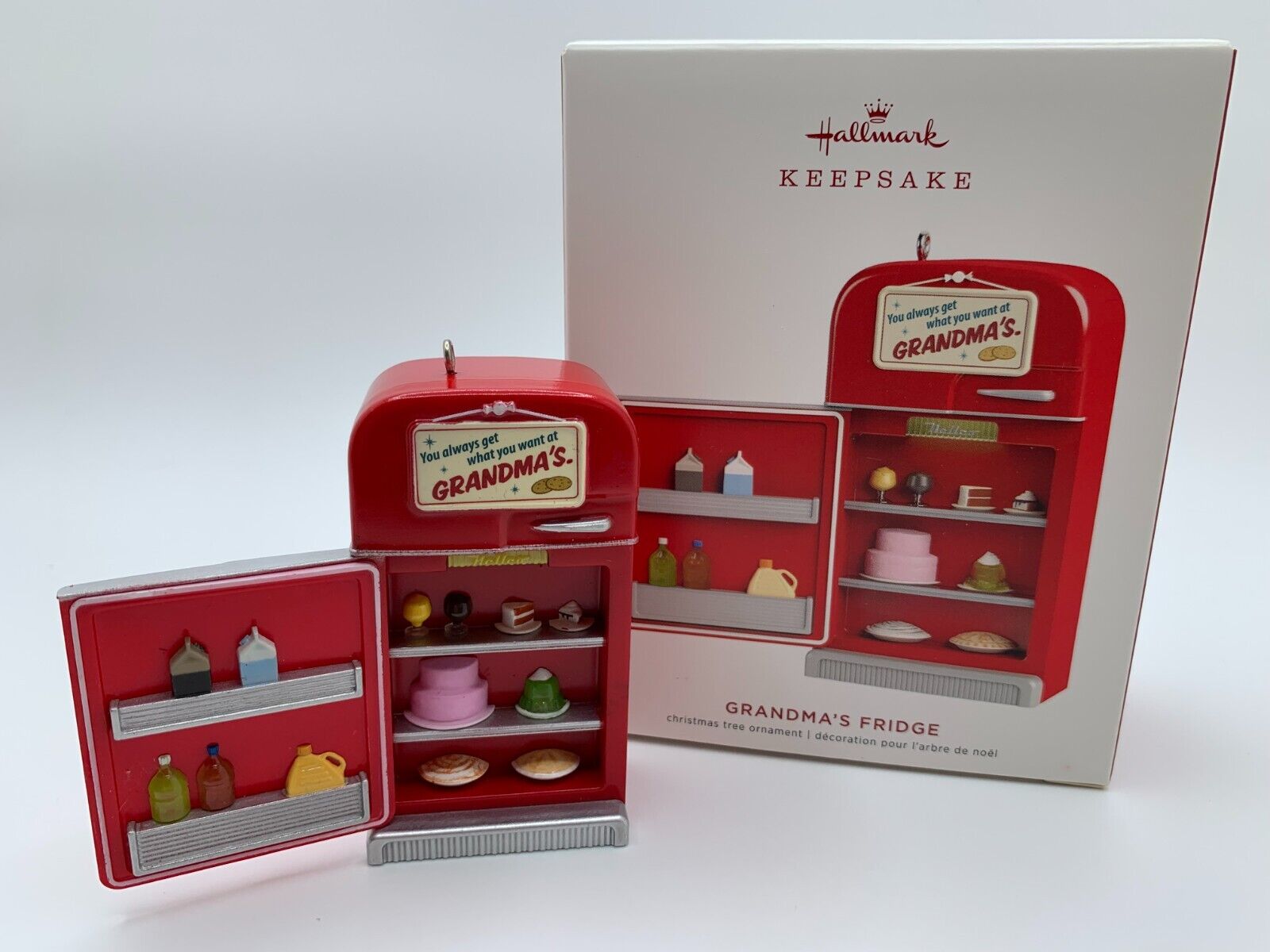 2019 Hallmark Keepsake Ornament - Grandma\'s Fridge - Brand New
