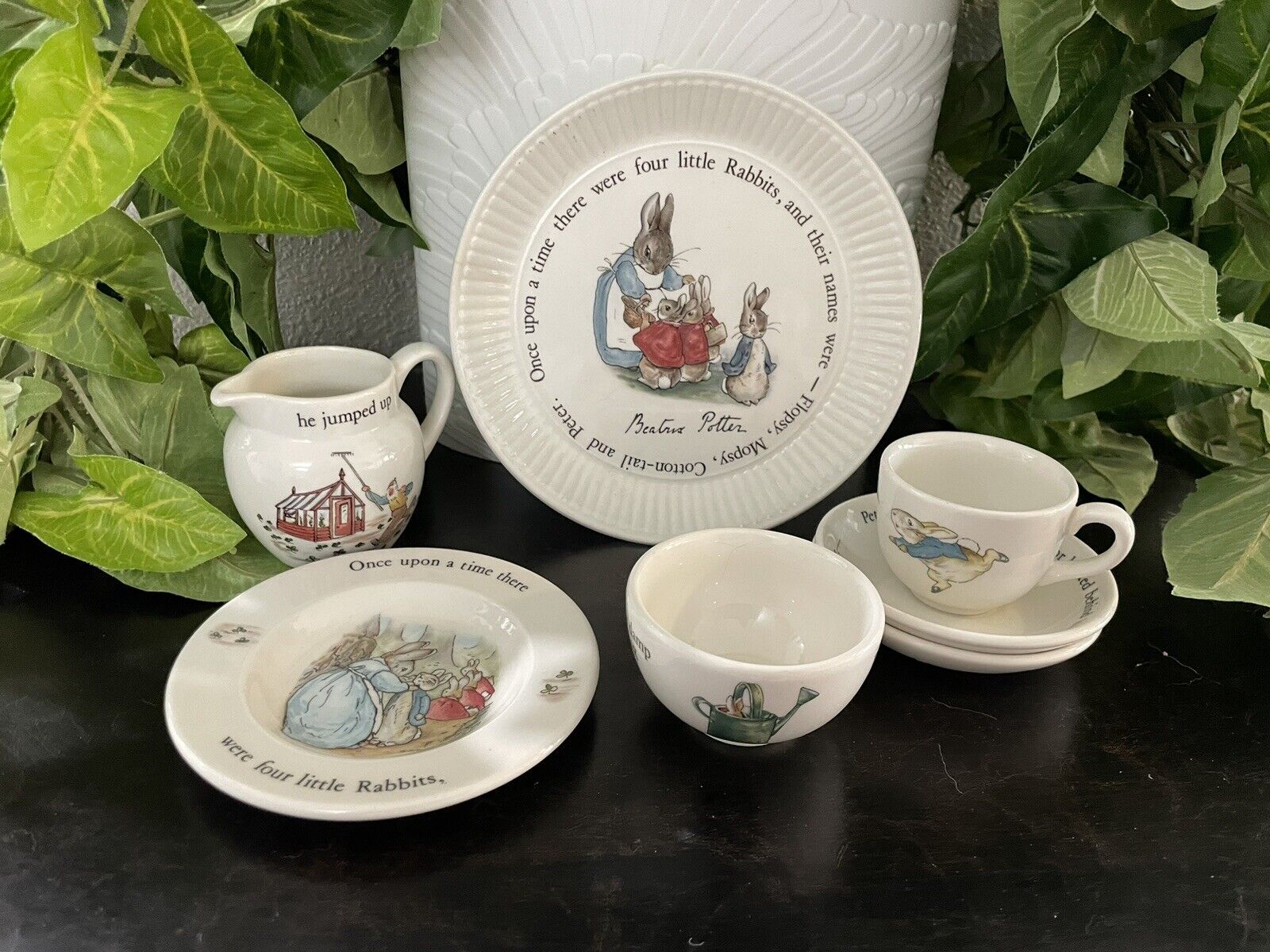 WEDGWOOD Beatrix Potter PETER RABBIT Set 7 Miniature Tea Cup Plates