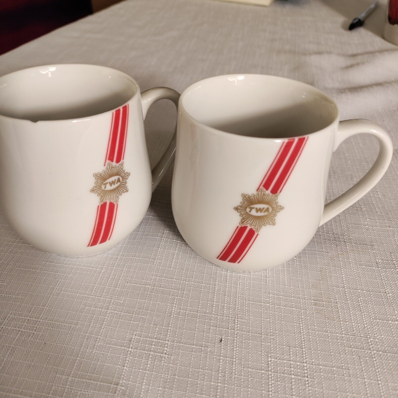TWA GOLD LOGO, RED RACKET  White Coffee MUG Espresso Airlines Cups (2) - Damaged