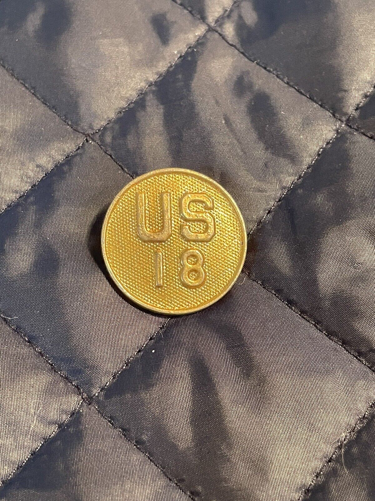 Post WW1 US 18th Regiment Collar Disc (C-01)