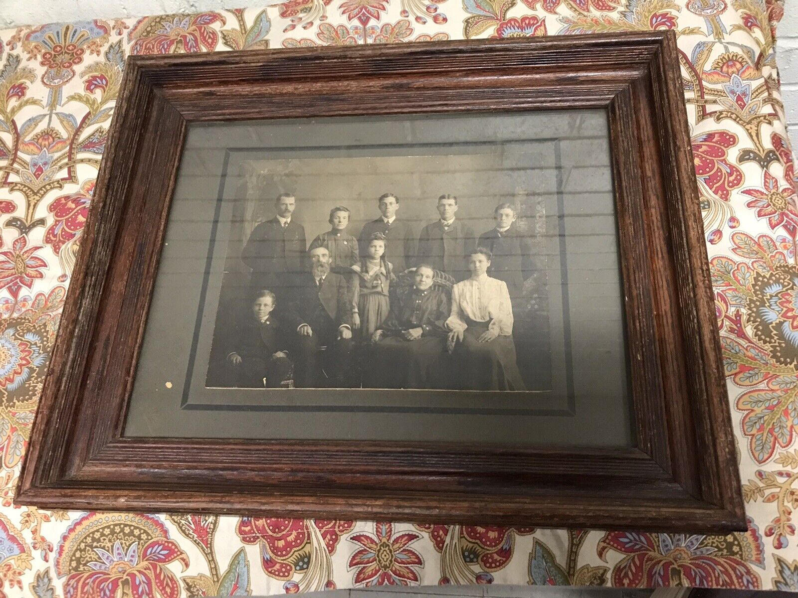 ANTIQUE VTG BEAUTIFULLY FRAMED FAMILY GROUP PHOTOGRAPH PICTURE WRITING ON BACK