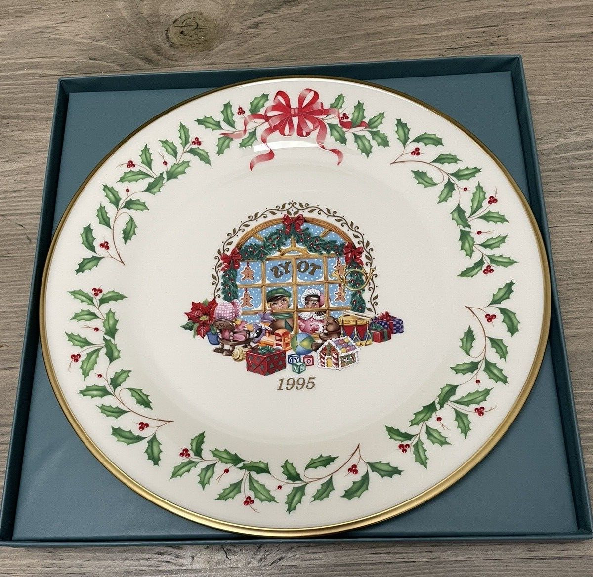 Lenox 1995 Annual Christmas Plate Toy Shop Fifth In Series Collectors Plate