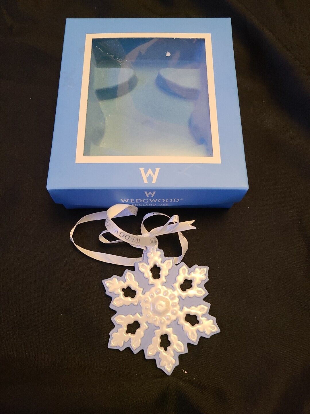 Wedgwood Jasperware 2009 Christmas Ornament Pierced Snowflake Blue White 