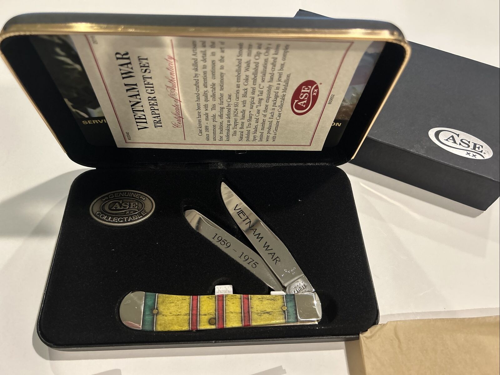 Case Cutlery XX Vietnam War Trapper 1959-1975 Folding Blade Knife Gift Set 