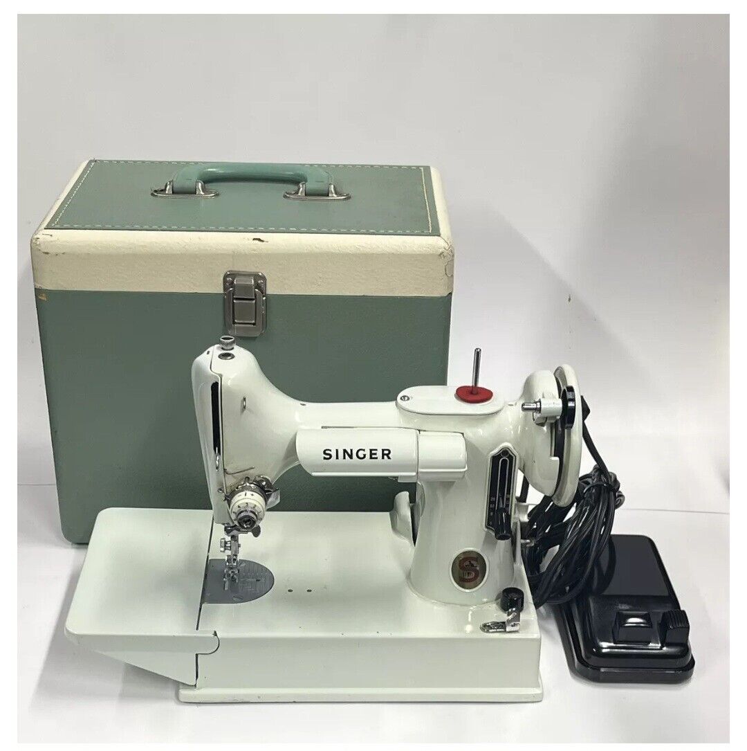 Vintage 1964 Singer 221K White Featherweight Electric Sewing Machine ~ AS-IS