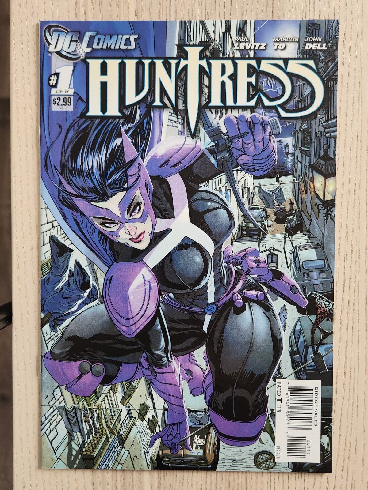 Huntress (3rd Series) #1 DC Comics 2011 High Grade Copy