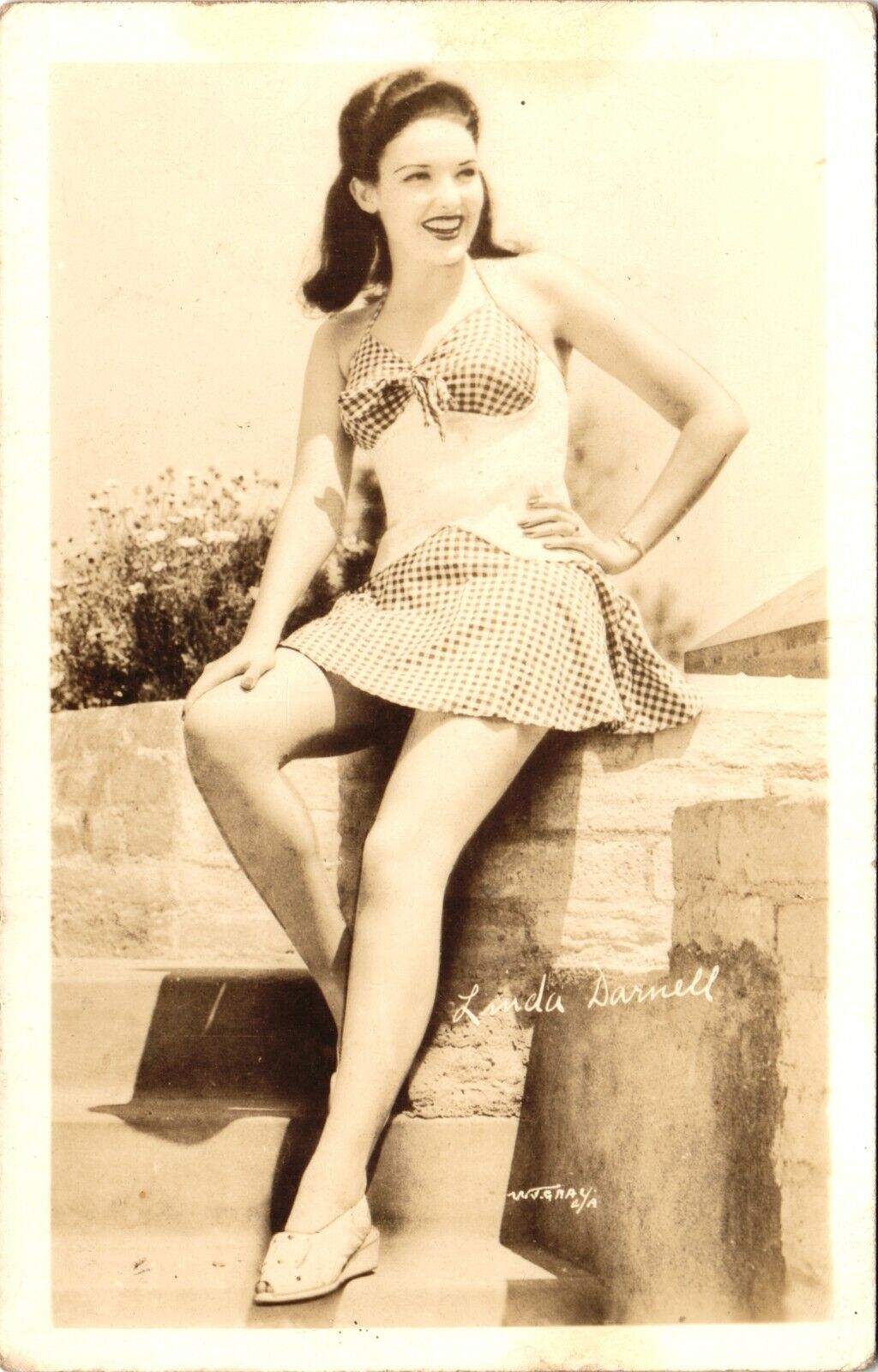 LINDA DARNELL real photo postcard rppc 1940s HOLLYWOOD STAR PIN-UP ACRESS