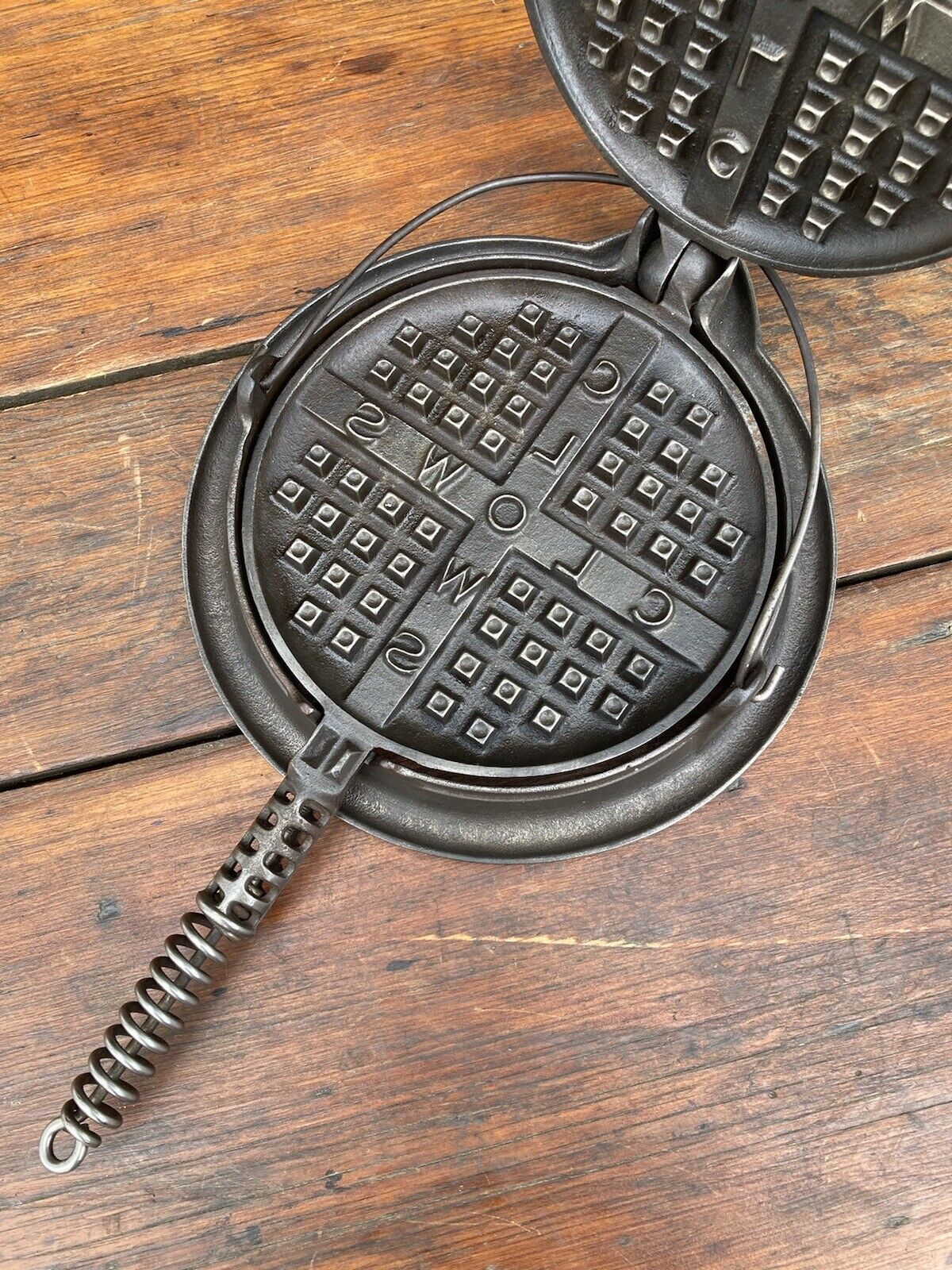 Griswold Cast Iron #8 CLOWS Waffle Iron