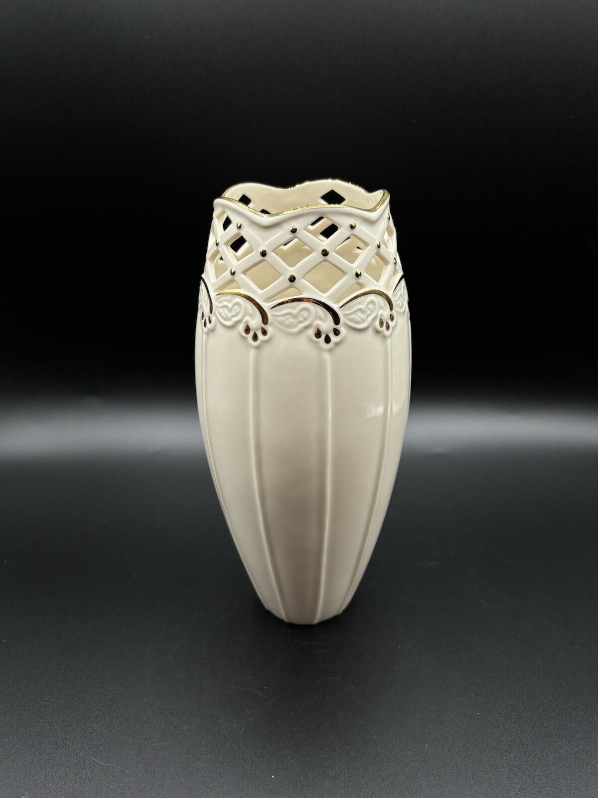 Lenox American By Design Duchesse Lace Bud Vase Ivory & Gold Reticulated 8.5”