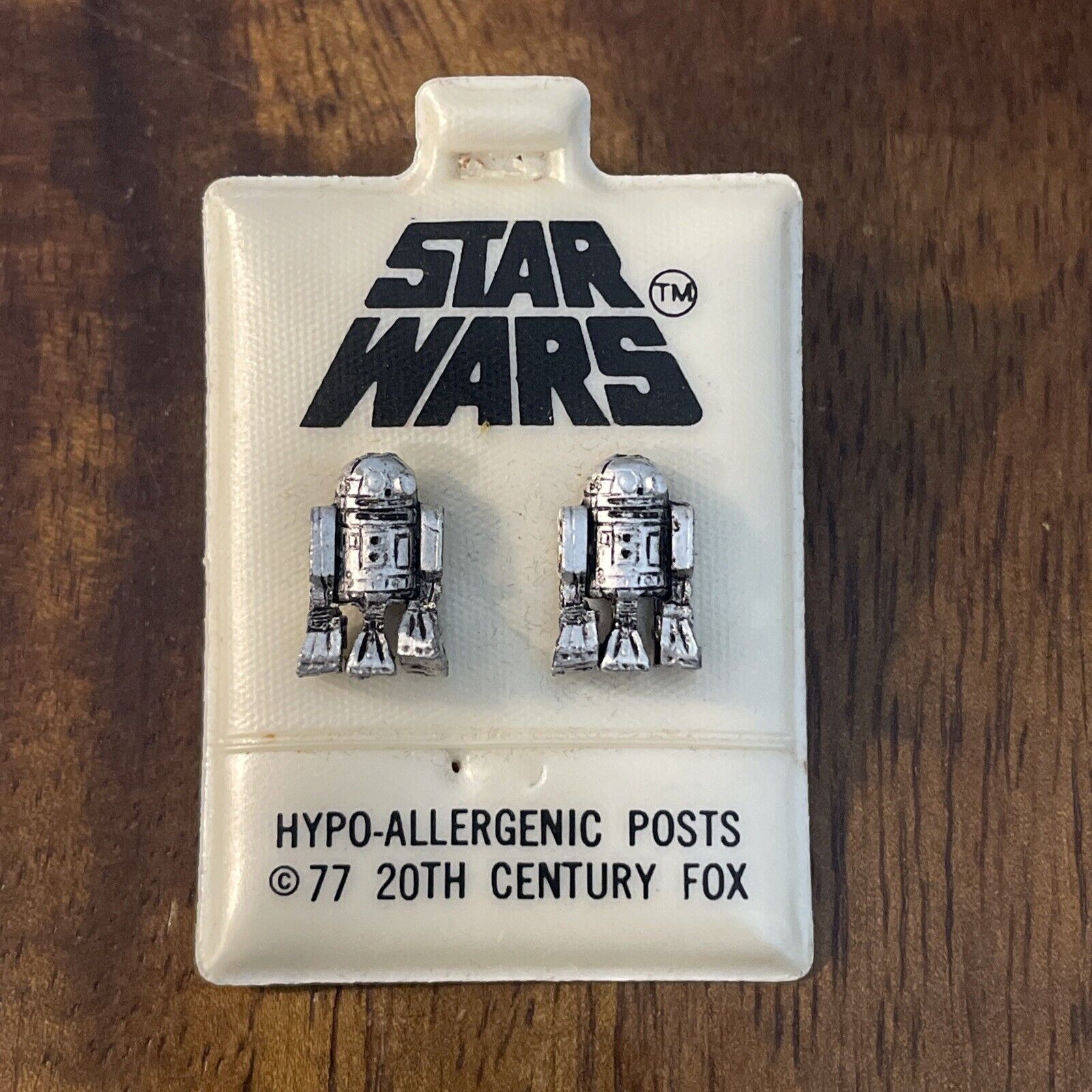 STAR WARS R2-D2 PAIR STUD EARRINGS Vintage 1977 Unused NOS Hypo Allergenic Posts