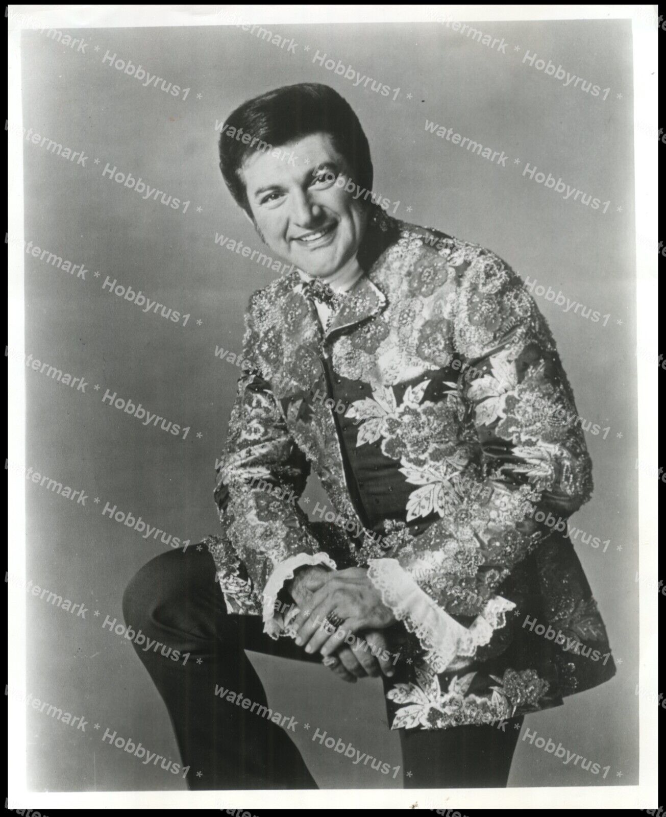 LIBERACE with Colorful Jacket Las Vegas Star Vintage 1971 Original Press Photo