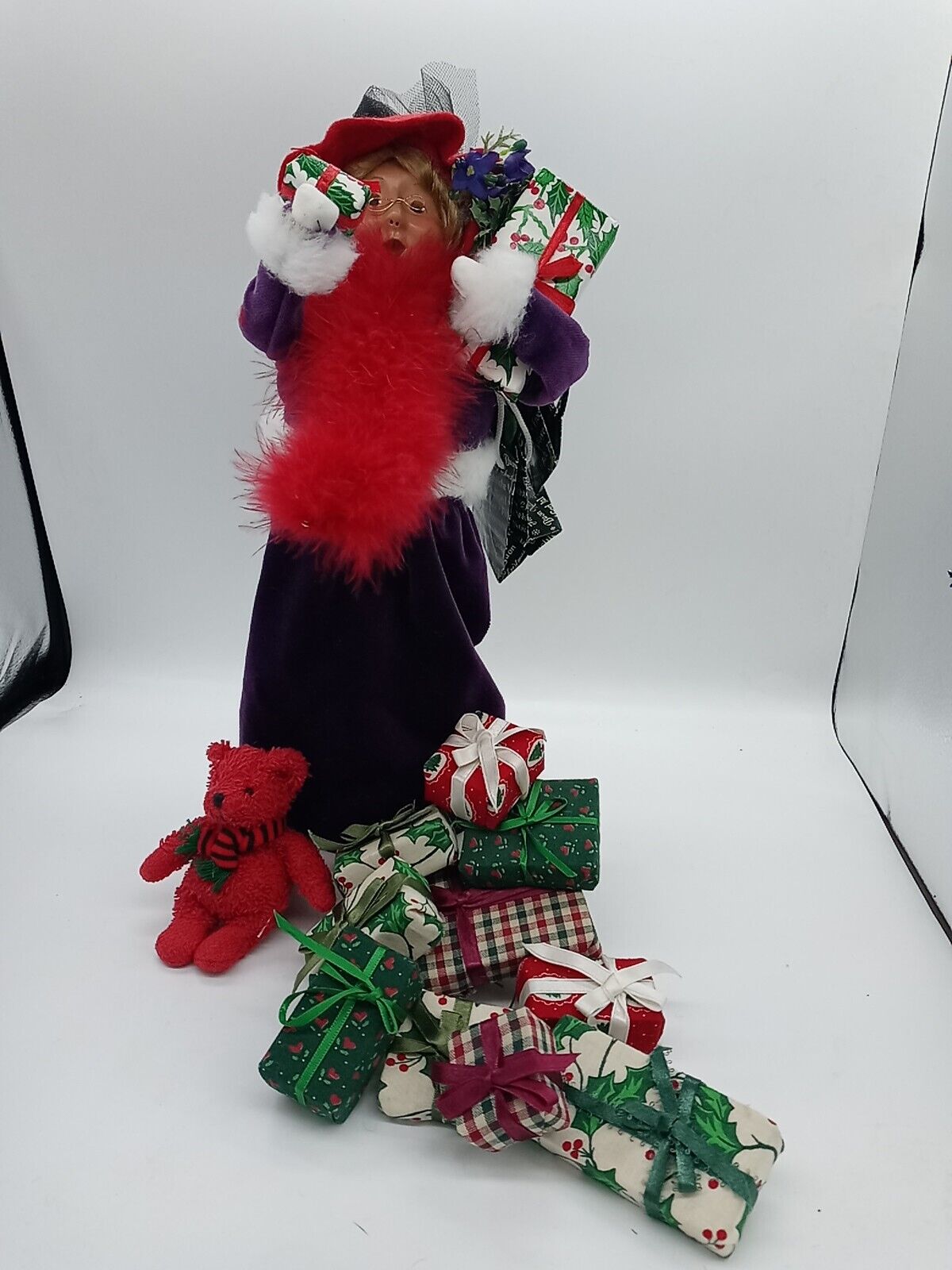 2004 Beyers Caroler Red Hat With Purple Dress Holding Gifts