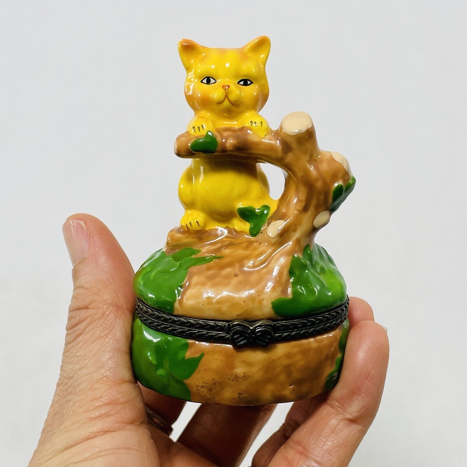 Trinket Box Cat Kitten Ginger Tomcat Figurine Tree Oak Hinge Storage Porcelain