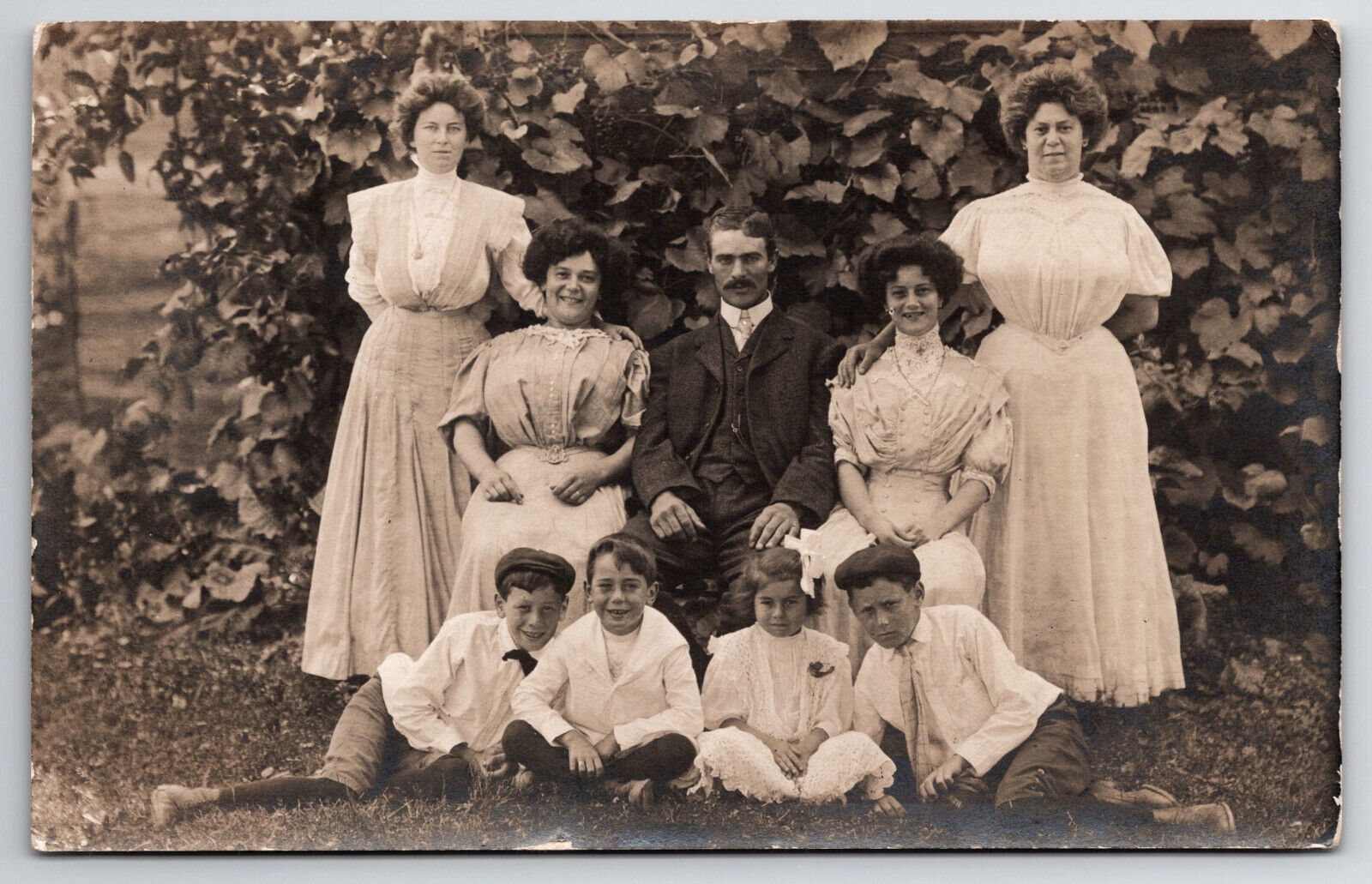 Vintage Antique Family Fashion RPPC Postcard P068
