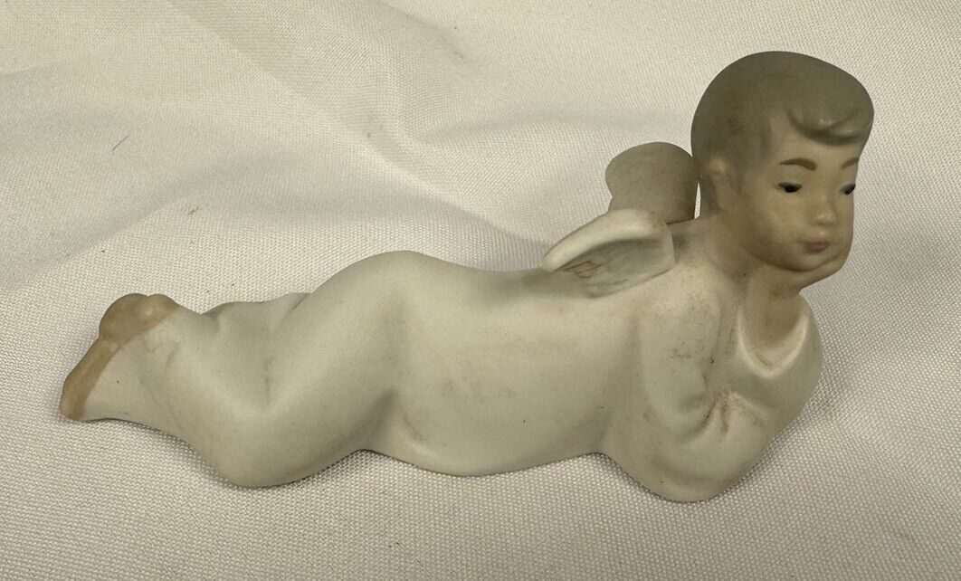 Beautiful Retired Nao Laying Down Angel With Hand On Face Made In Spain (Z22)