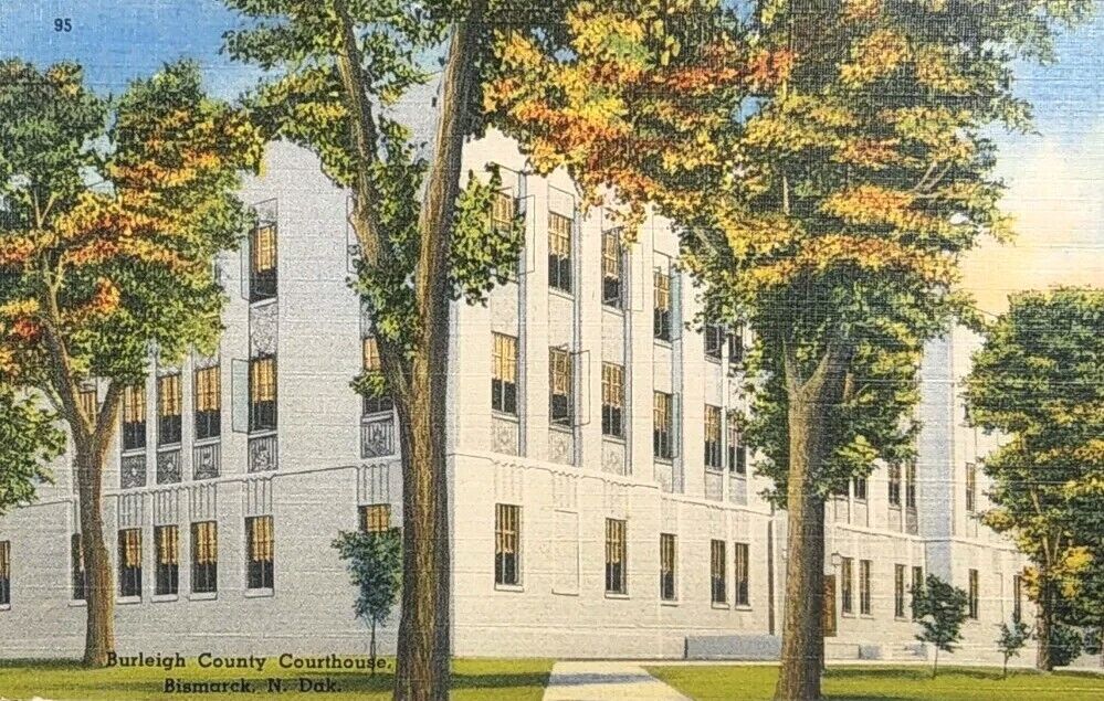 1945 Postcard ~ Burleigh County Courthouse, Bismarck, North Dakota. #-5097