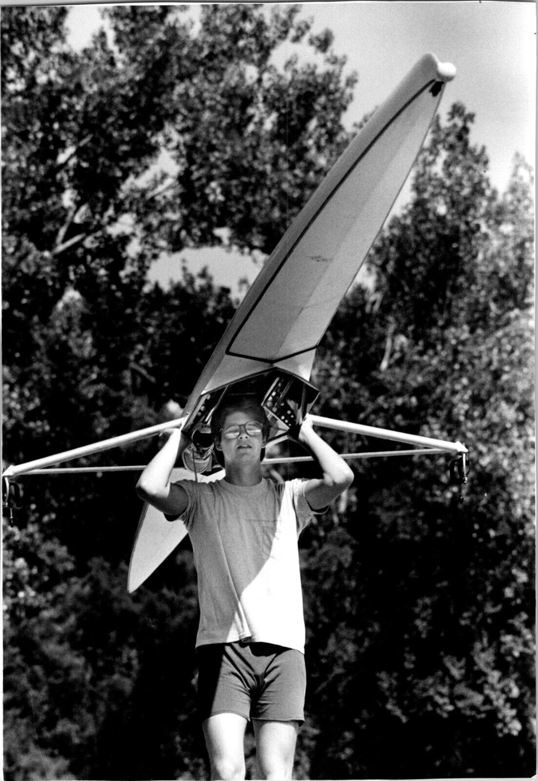 1983 U. of Kansas racing scull rower on Kansas River 6x9 press photo